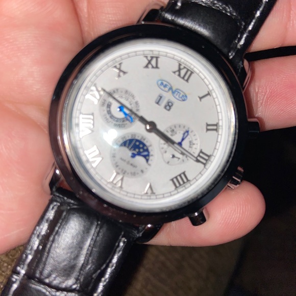 Watch - Picture 6 of 10